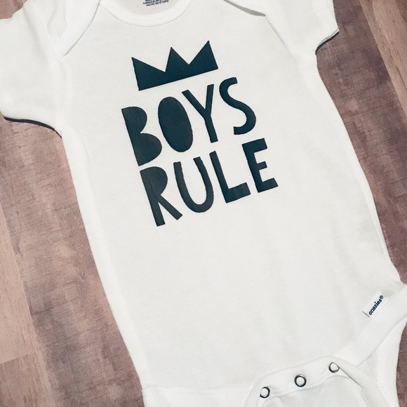 Custom onesie - Picture 2 of 2